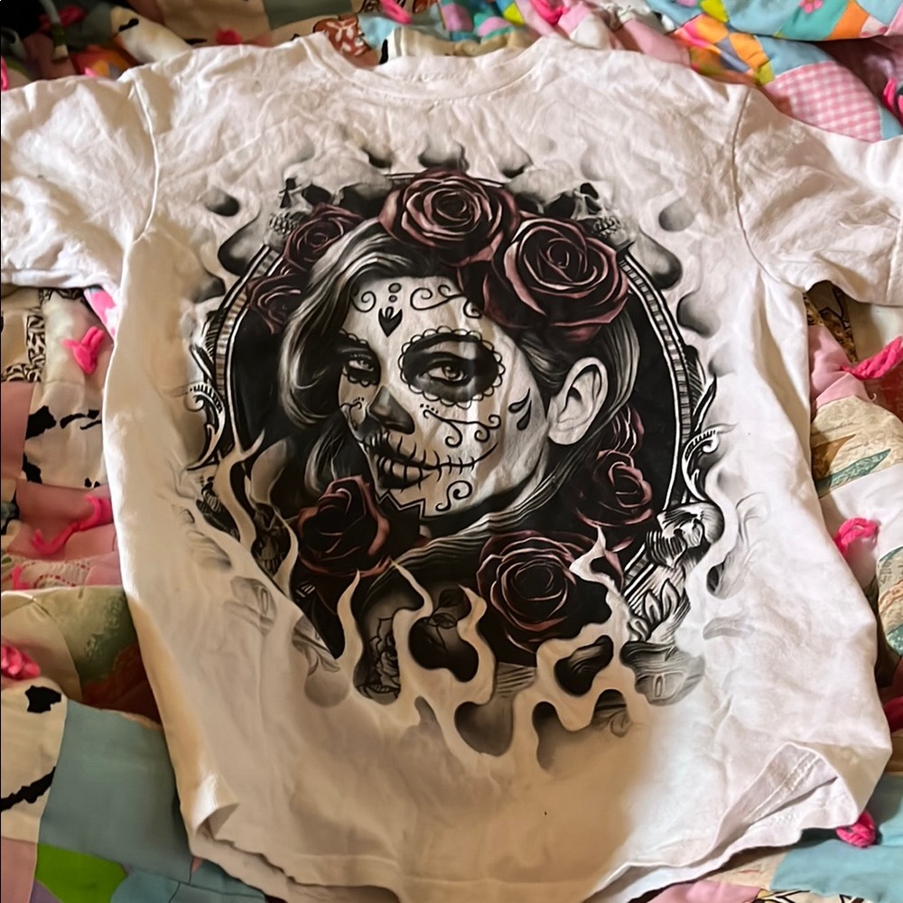 White T-Shirt with Skull and Rose Design